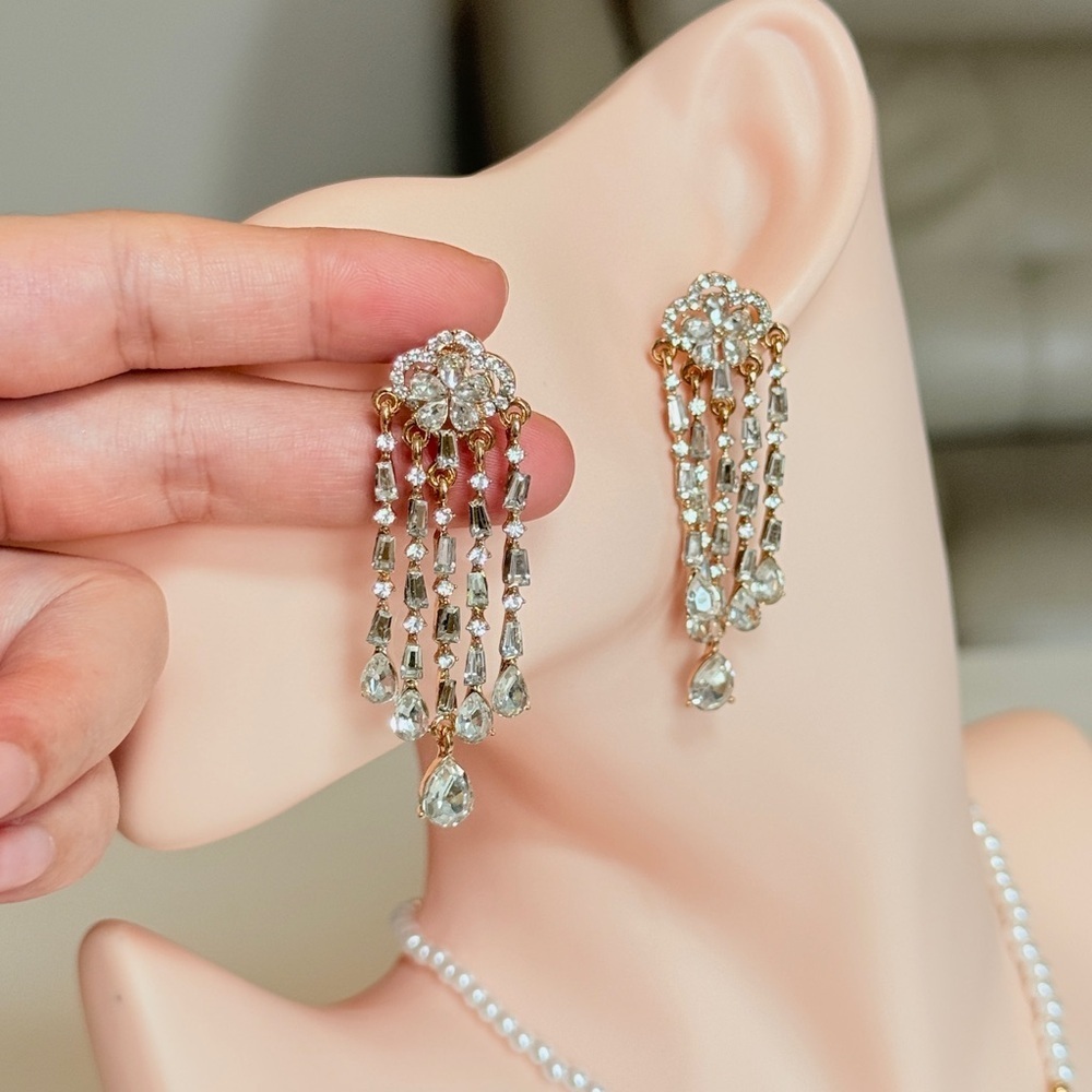 ⚜️ Elegant Gold and Silver Dangle Earrings - Picture 6 of 8